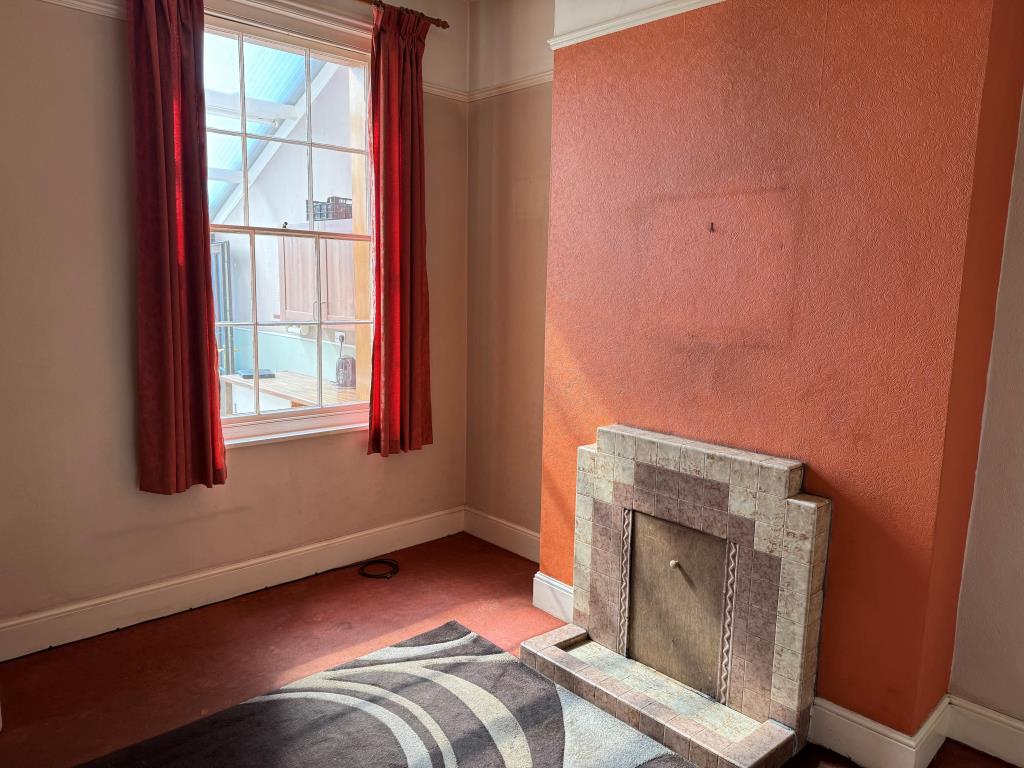 Lot: 92 - FREEHOLD FORMER SHOP WITH LIVING ACCOMMODATION BEHIND AND ABOVE - The Living Room